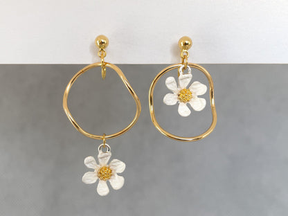 Mismatched Daisy on Hoop Clip on Earrings