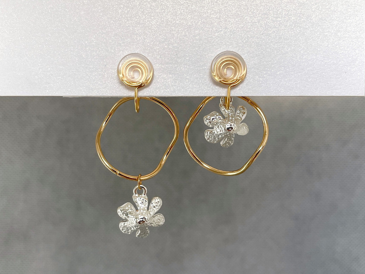 Mismatched Daisy on Hoop Clip on Earrings