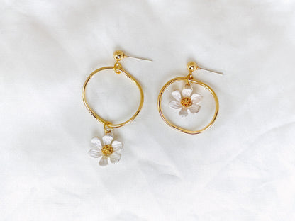 Mismatched Daisy on Hoop Clip on Earrings