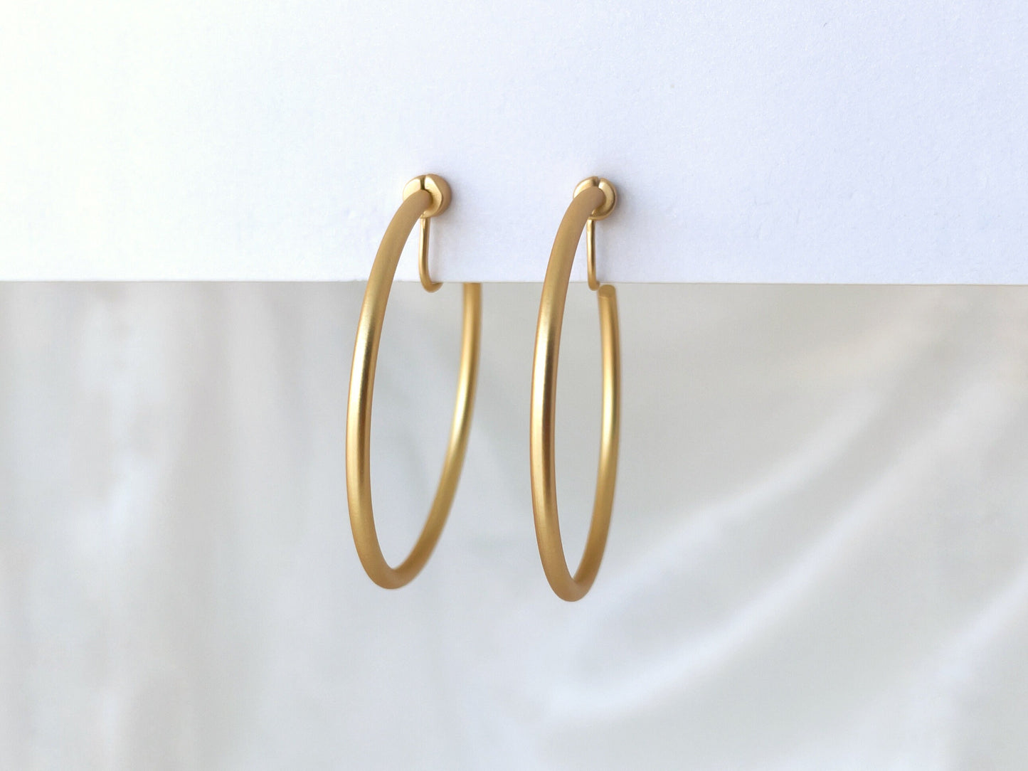 Statement gold silver hoop clip on earrings, 40mm large hoop dangle clip on earring, Lightweight hoop clip on earrings