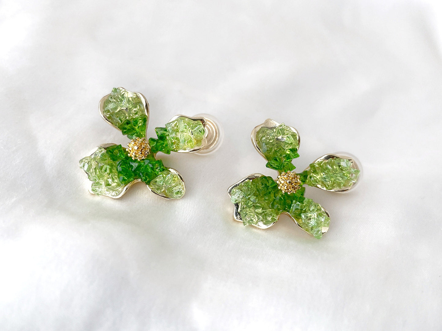 Sparkling green flower clip on earrings, Dainty crystal flower clip on studs, Delicate floral clip on earrings