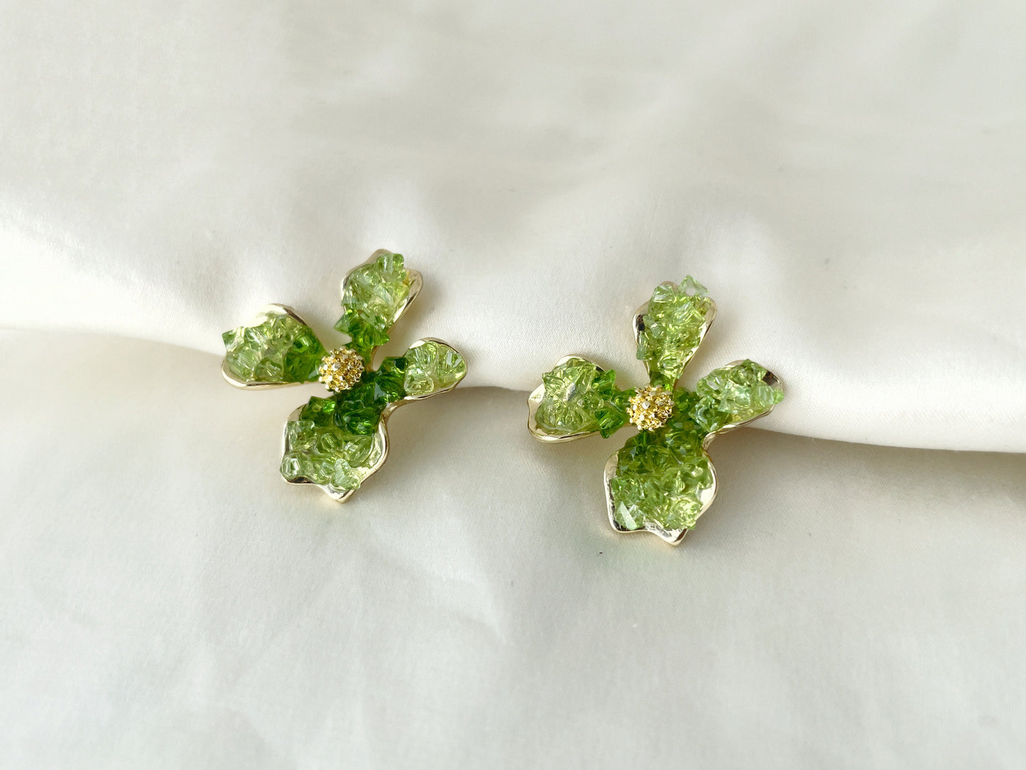 Sparkling green flower clip on earrings, Dainty crystal flower clip on studs, Delicate floral clip on earrings