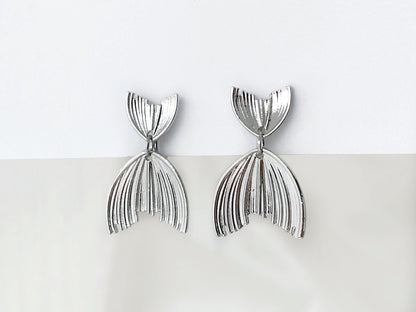 Matte Blue/White/Silver Tail Dangle Clip on Earrings