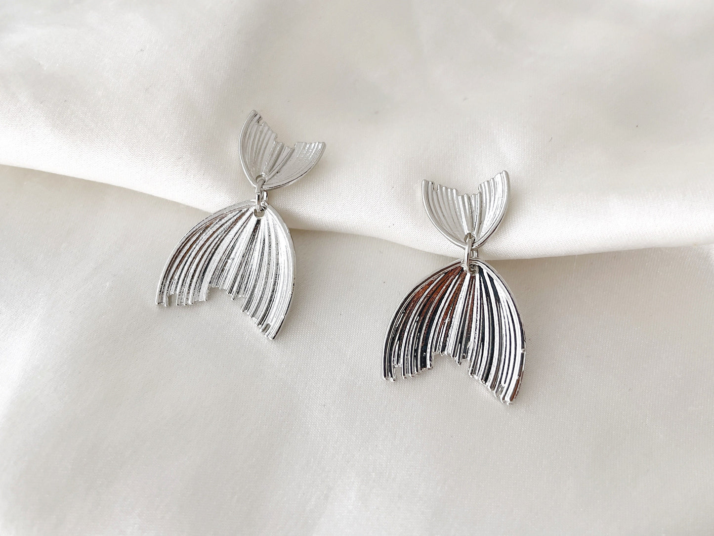 Matte Blue/White/Silver Tail Dangle Clip on Earrings