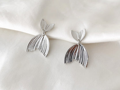 Matte Blue/White/Silver Tail Dangle Clip on Earrings