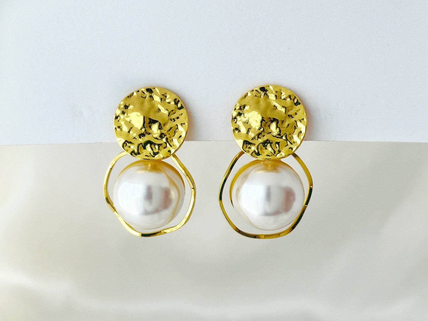 Hammered Gold Disc Large Pearl Clip on Earrings
