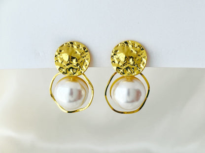 Hammered Gold Disc Large Pearl Clip on Earrings