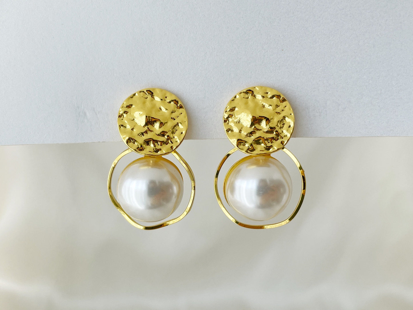 Hammered Gold Disc Large Pearl Clip on Earrings