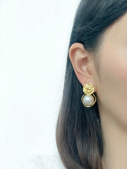 Hammered Gold Disc Large Pearl Clip on Earrings